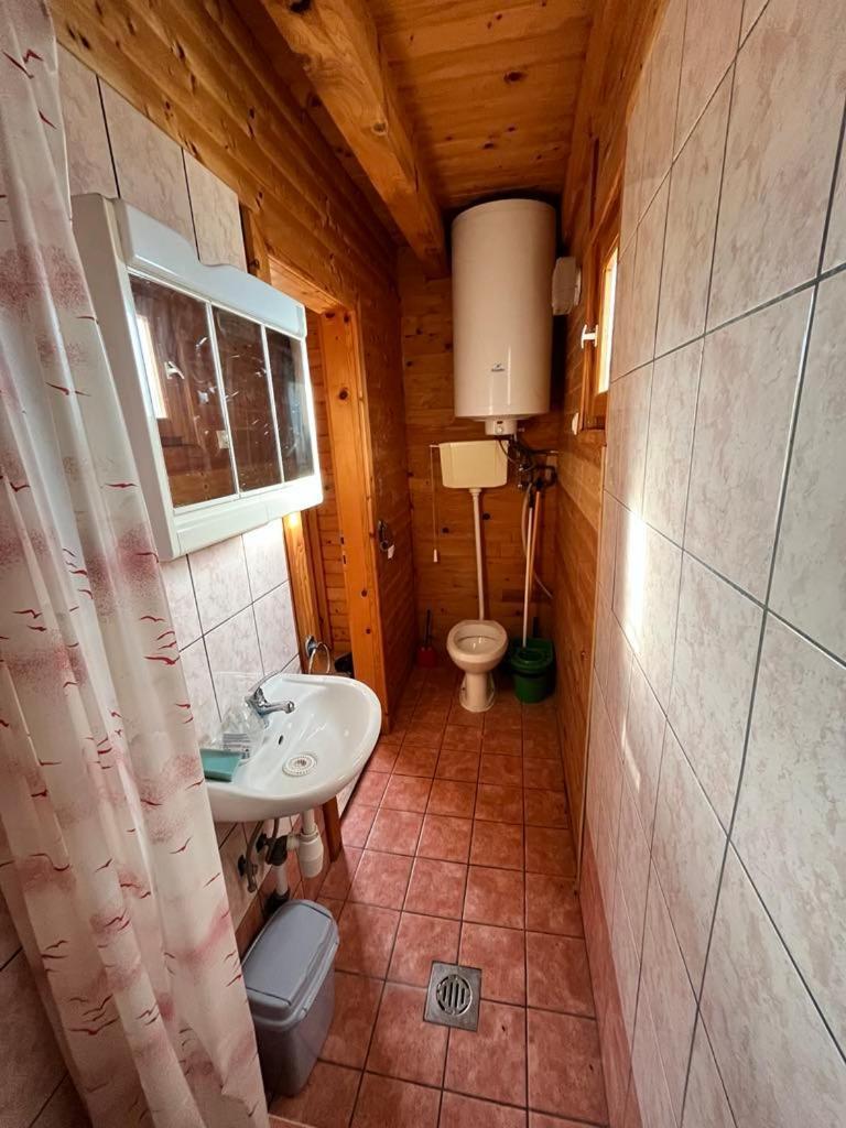 Almos Apartman Balatonfenyves Exterior photo
