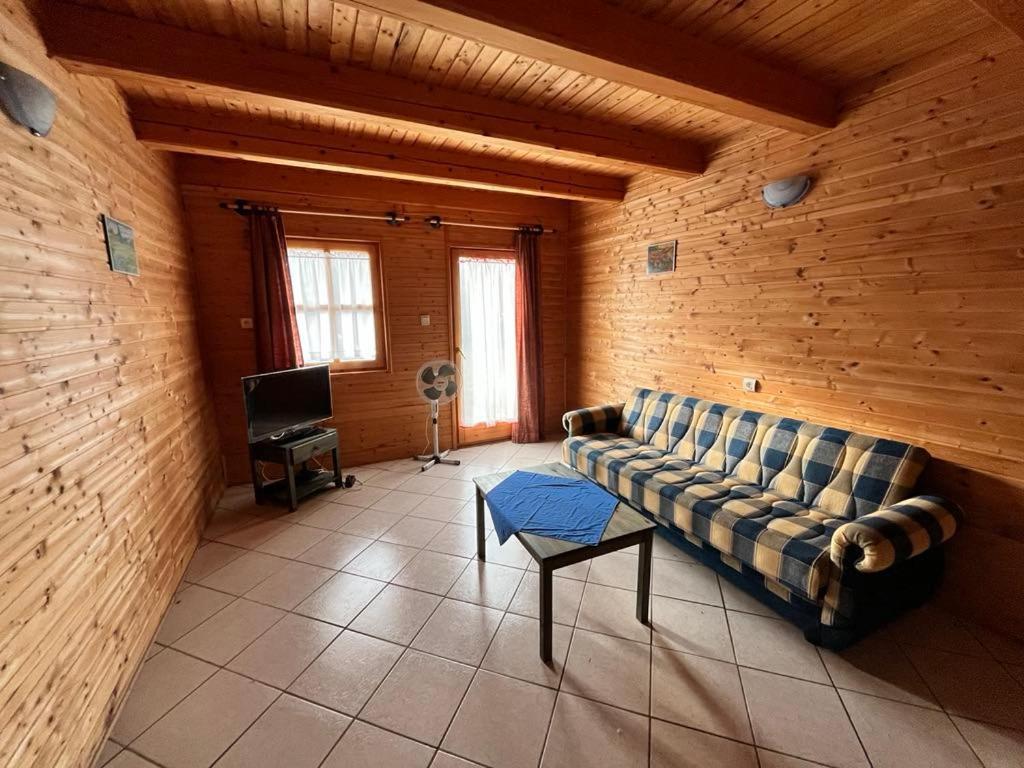 Almos Apartman Balatonfenyves Exterior photo